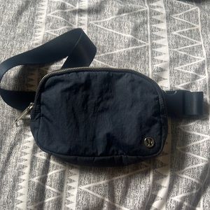 Lululemon everywhere belt bag